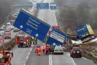 Veszélyes közlekedni, itt a hőség 30