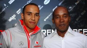 Hamilton papa viszi a trófeát