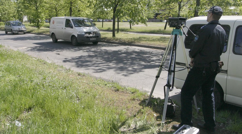 Jet-skivel a gyorshajtók ellen 32