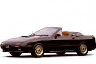 Kabrió is készült az 1991 utáni RX-7-ből