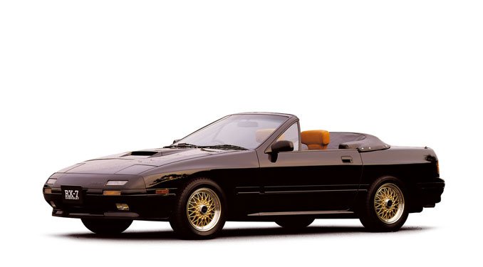 Kabrió is készült az 1991 utáni RX-7-ből