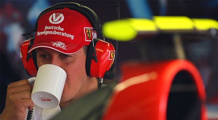 Schumi is követte az edzést