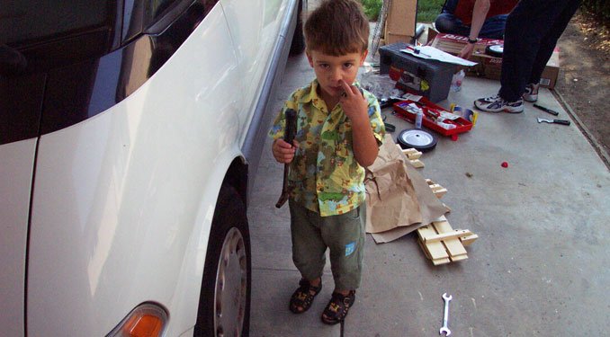 Butítja a gyerekeket az autó