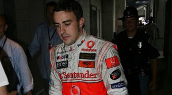 Alonso beintett a csapatnak?