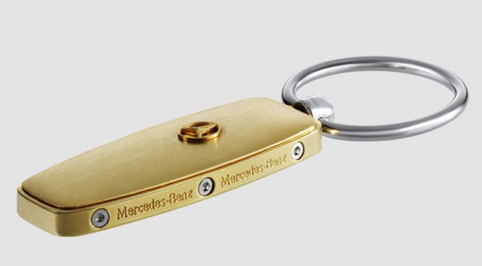 800 ezer forintos arany kulcstartó