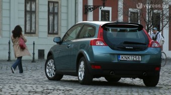 Teszt: Volvo C30 D5 Summum