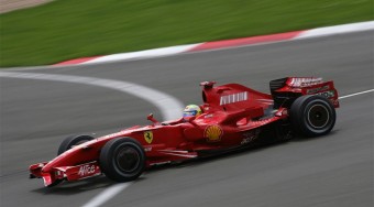 Massa zárt az élen Siverstone-ban