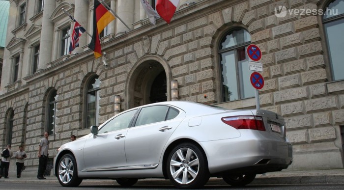 Sokkal kevesebbet eszik, mint egy V12-es