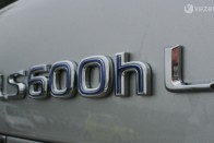 Presztízsokból 600 a típusjelzése, a motor ötliteres