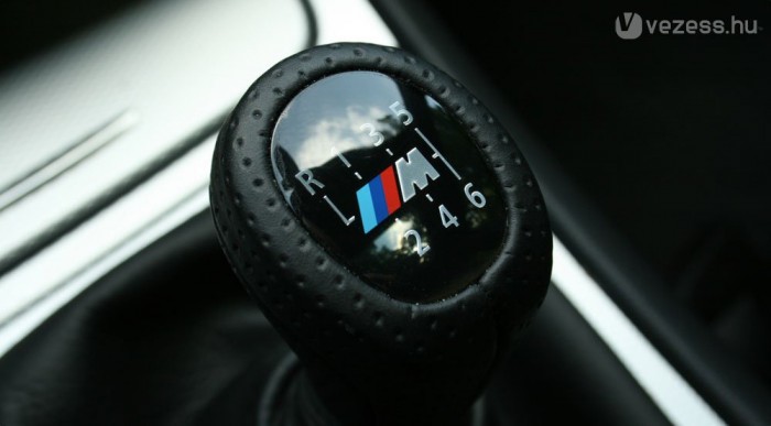 Túl szorosan, kenetlenül jár a váltó