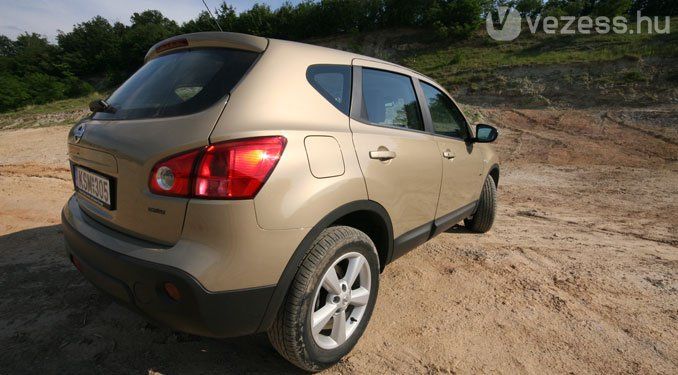 Teszt: Nissan Qashqai 2,0 4×4 15