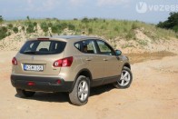 Teszt: Nissan Qashqai 2,0 4×4 49