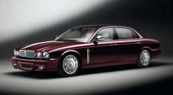 Luxuslimuzin kipofozva