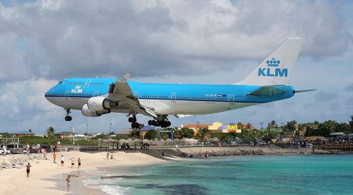 Repülő és autó karambol? – videó