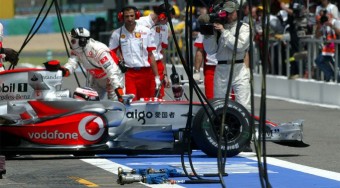 Alonso az esőben bízik