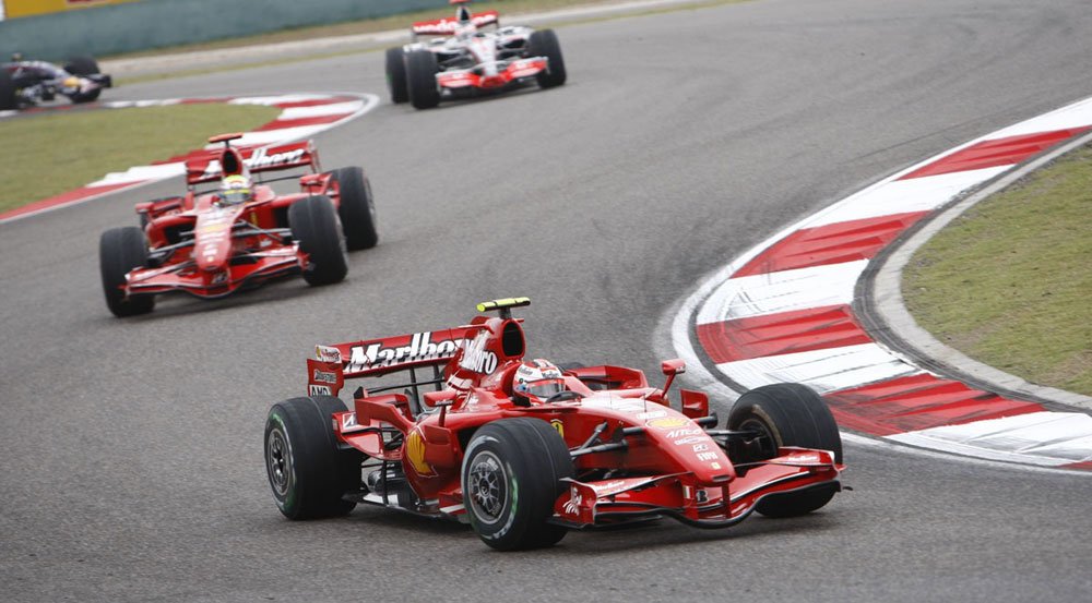 Hamiltonnak a Ferrarik mögött is jó