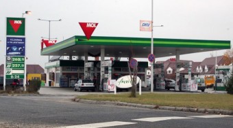 Tankolás a gyorsítósávban