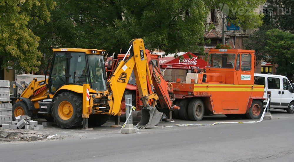 Újra járható a Fehérvári út 12