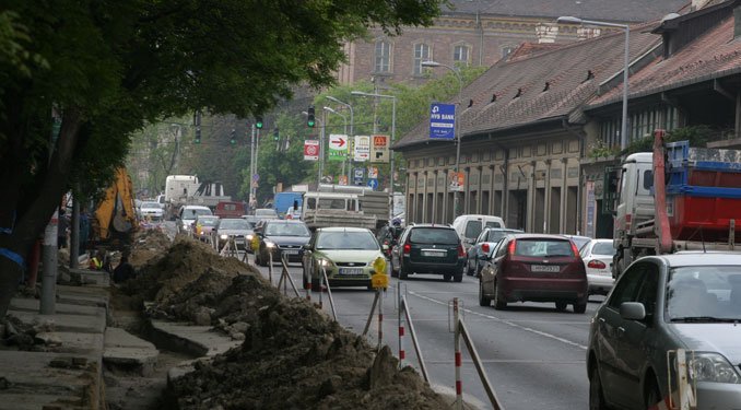 Újra járható a Fehérvári út 7