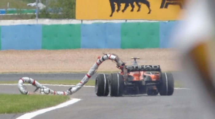 Bajban a Spyker pilótája