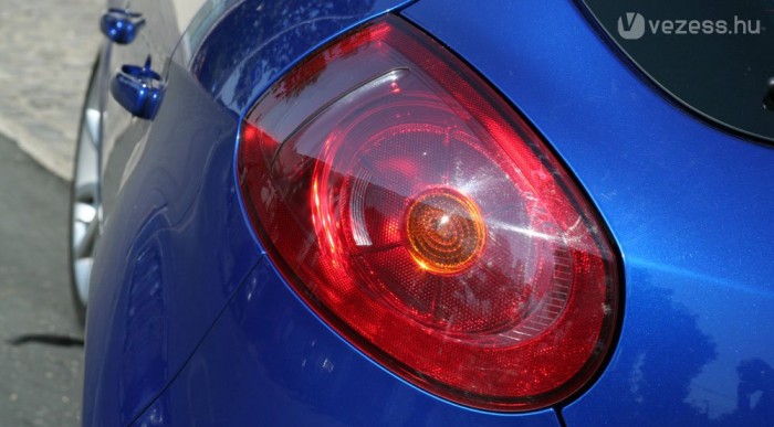 A néven kívül ez a fő kapcsolódási pont az elődhöz