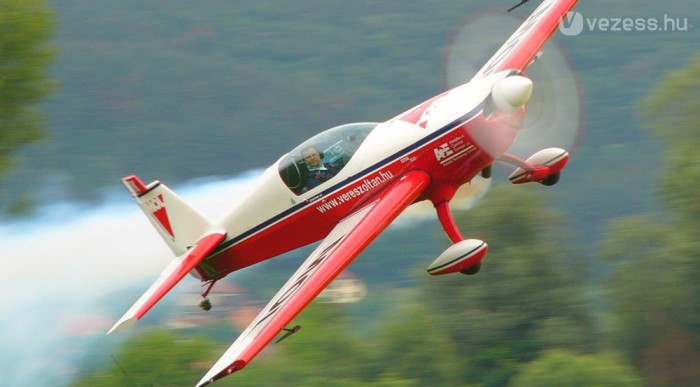 24 órás gokartrekord-kísérlet 7 | Vezess Bemutatót tart Veres Zoltán műrepülő-világbajnok