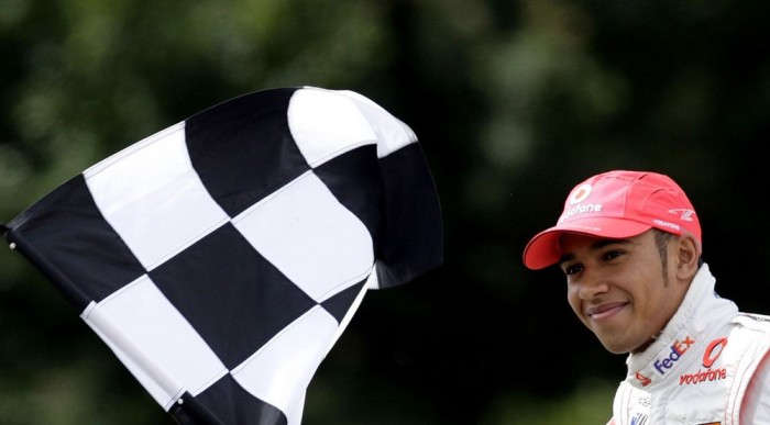 Hamilton az élen Silverstone-ban 6 | Vezess Élen a hazai pályán