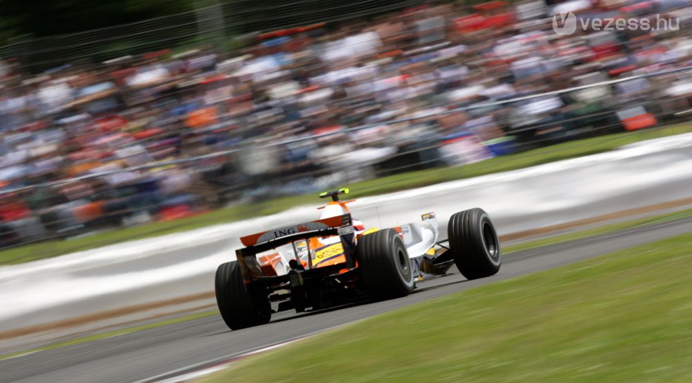 Silverstone: Heikki Kovalainen rovata 8