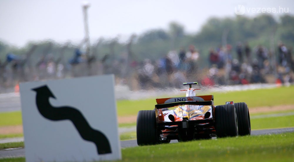 Silverstone: Heikki Kovalainen rovata 6