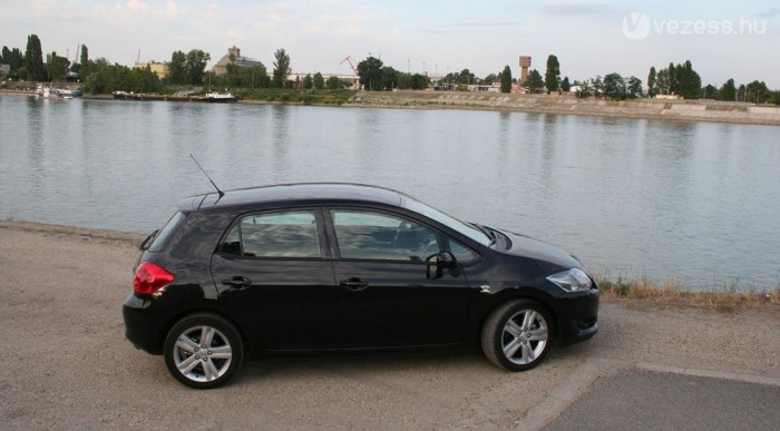 Az Auris vagányabb, mint a Corolla?
