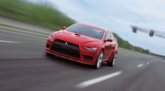 Versenyautót küld utcára a Mitsubishi
