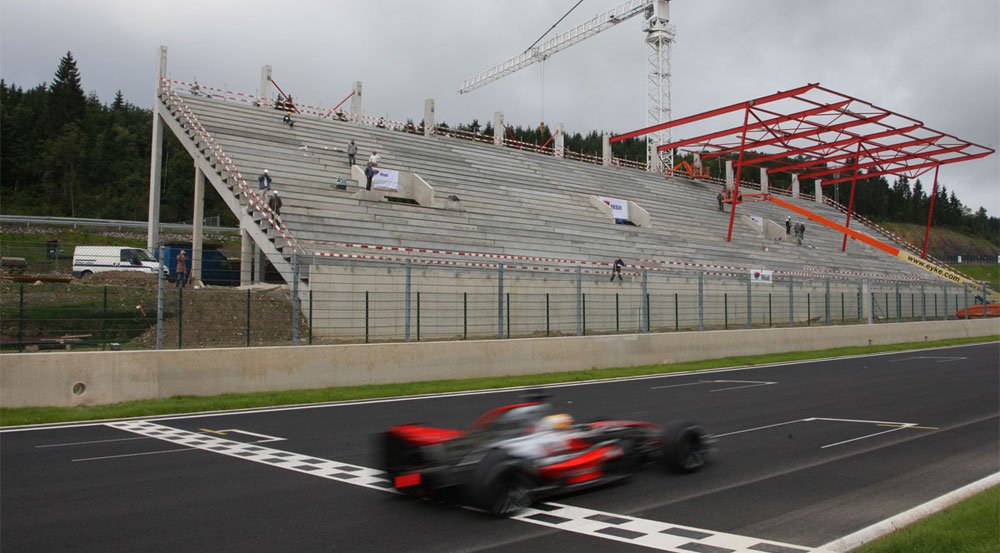 Hamilton már túl is tette magát Silverstone-on