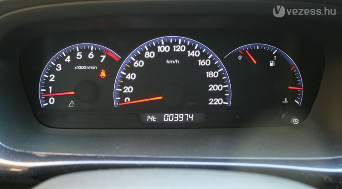 Teszt: Honda FR-V 1,8 Comfort 11 | Vezess Tankolni kéne