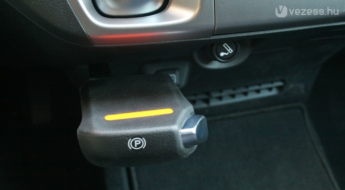 Teszt: Honda FR-V 1,8 Comfort 10 | Vezess Ezt is elvarázsolták