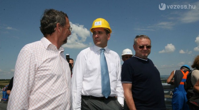 Új híd egy hónapon belül 7 | Vezess A főnök biztonságban van