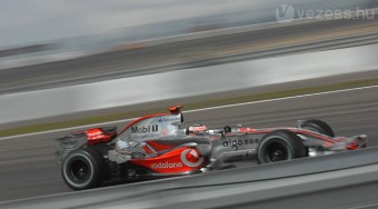 Alonso mindenkit levert