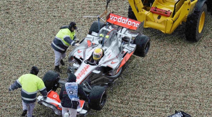 Hamiltont utolérte a balszerencse 6 | Vezess Defekt, kicsúszás, lekörözés...