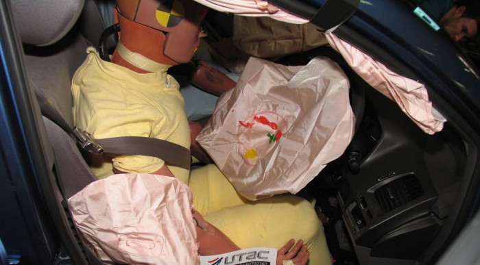 A légzsák nyomása nem tökéletes