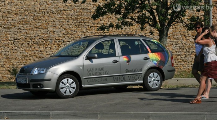 3,3 millió forintba kerül a vegyes üzemű modell 80 lóerős motorral