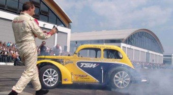 Kerékcsere menetközben - videó