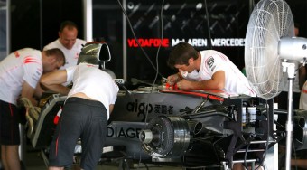 Alonso megint kitolt Hamiltonnal?