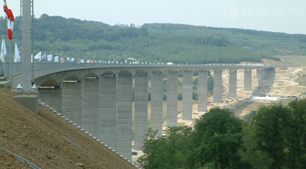 Mégsem zárták le az M7-est 33