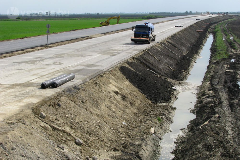 Mégsem zárták le az M7-est 54