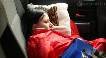 Alvás a kormány mögött