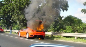 Tűzpiros Ferrari - szó szerint!