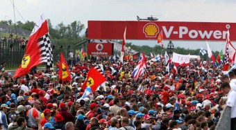 Niki Lauda is versenyez nálunk