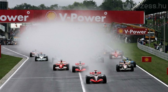 20 év után esős verseny!