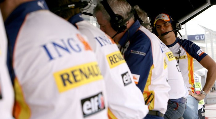 A Renault leszerződtette Piquet-t 6 | Vezess A kis Piquet (j.) idén tesztpilóta volt a csapatnál