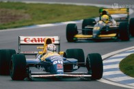 Senna Piquet-t üldözi