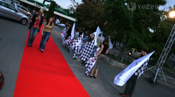 A Ferrari kémei a McLaren estélyén 6 | Vezess Ki ez a két versenyző?